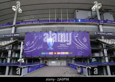 Vue d'ensemble du Stade de France à Paris avant la finale de la Ligue des champions de l'UEFA de samedi. Date de la photo: Jeudi 26 mai 2022. Banque D'Images