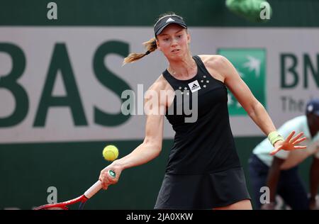 Paris, France. 26th mai 2022. Elena Rybakina, du Kazakhstan, joue contre les US Katie Volynets lors de leur match de tennis Open à Roland Garros près de Paris, en France, le jeudi 26 mai 2022. Rynakina a gagné 6-4, 6-0. Photo de Maya Vidon-White/UPI crédit: UPI/Alay Live News Banque D'Images