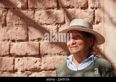 Portrait d'une femme aînée du nord de l'Argentine, près de Humahuaca, province de Jujuy. Banque D'Images