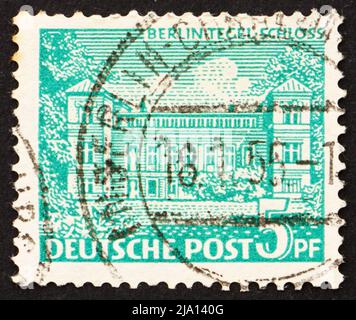 ALLEMAGNE - VERS 1949: Un timbre imprimé en Allemagne, Berlin montre le château de Tegel, Berlin, vers 1949 Banque D'Images