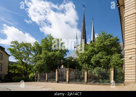 Luxembourg, mai 2022. La porte d'entrée du bâtiment du ministère de l'État dans le centre-ville Banque D'Images