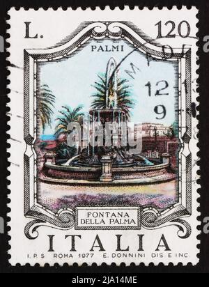 ITALIE - VERS 1977: Un timbre imprimé en Italie montre la fontaine de Palm, Palmi, Italie, vers 1977 Banque D'Images