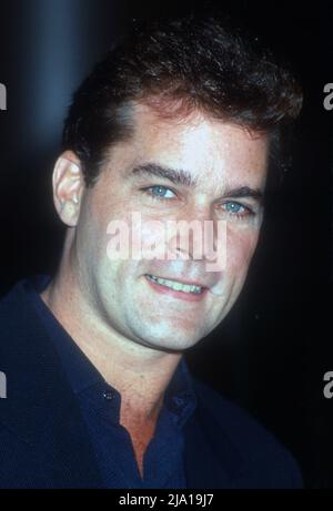 **PHOTO DE FICHIER** Ray Liotta est décédé. Ray Liotta, 1991, photo de Michael Ferguson/PHOTOlink/MediaPunch Banque D'Images