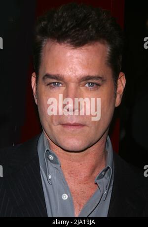 **PHOTO DE FICHIER** Ray Liotta est décédé. New York City 2002 RAY LIOTTA photo de John Barrett-PHOTOlink.net/MediaPunch Banque D'Images