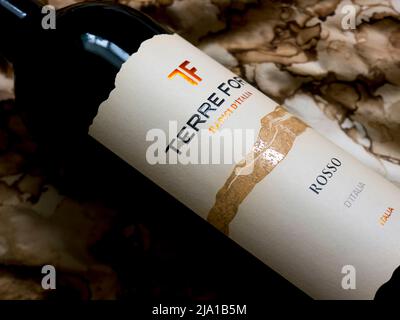 Vin rouge Terre Forti Radici d'Italia. Banque D'Images