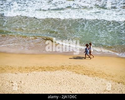 Isla Verde Beach sur l'océan Atlantique dans la zone métropolitaine de San Juan en Caroline Puerto Rico Banque D'Images