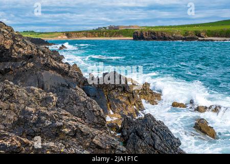 Cable Bay / Porth Trecastell sur la côte ouest d'Anglesey, pays de Galles Banque D'Images