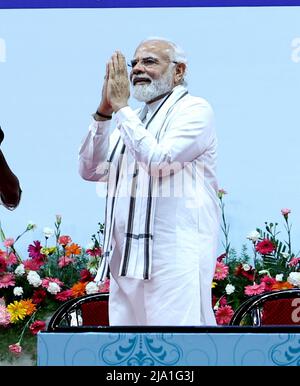 Chennain, Inde, 26th mai 2022: Premier ministre de l'Inde Narendra Modi lors de la pose de la fondation et de l'inauguration des projets d'infrastructure à l'échelon de 31580/- sur les chemins de fer, les routes nationales, les pipelines pétroliers et les projets de logement, à Chennai jeudi. Seshadri SUKUMAR Banque D'Images