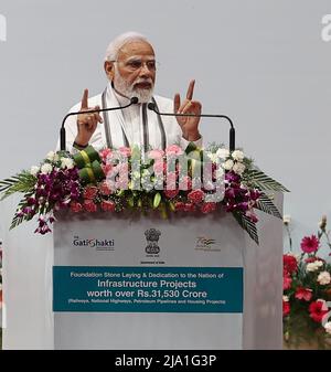 Chennain, Inde, 26th mai 2022: Premier ministre de l'Inde Narendra Modi lors de la pose de la fondation et de l'inauguration des projets d'infrastructure à l'échelon de 31580/- sur les chemins de fer, les routes nationales, les pipelines pétroliers et les projets de logement, à Chennai jeudi. Seshadri SUKUMAR Banque D'Images