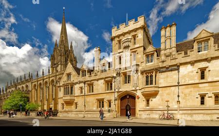 OXFORD CITY ENGLAND ENTRÉE À ALL SOULS COLLEGE SUR HIGH STREET Banque D'Images