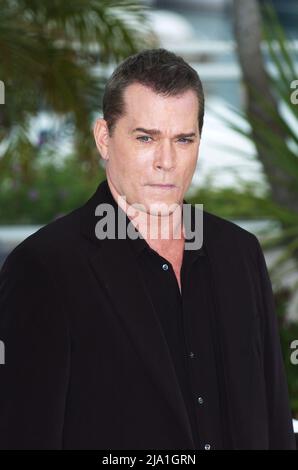 22 mai 2012 - Cannes, France - CANNES, FRANCE - 22 mai : l'Acteur Ray Liotta pose à la 'Tuer doux' Photocall lors du 65e Festival du Film de Cannes au Palais des Festivals le 22 mai 2012 à Cannes, France. (Crédit Image : © Injimbert ZUMAPRESS.com)/Frederick Banque D'Images