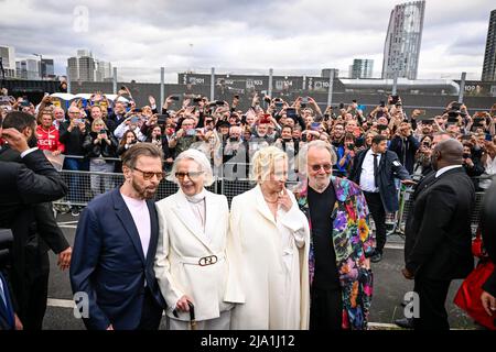 LONDRES 20220526 Bjorn Ulvaeus, Anni-Frid Lyngstad, Agnetha Faltskog et Benny Andersson arrivent pour la première de gala du concert ABBA Voyage à l'ABBA Arena du parc olympique Queen Elizabeth à Londres. Foto Pontus Lundahl / TT Kod 10050 Banque D'Images