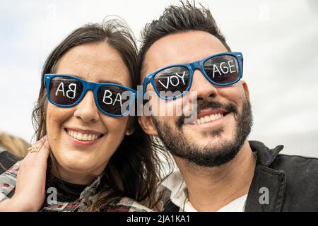 Londres, Royaume-Uni. 26 mai 2022. ABBA fans avant la performance d'ouverture d'ABBA Voyage à l'Abba Arena de Stratford. Crédit : Stephen Chung/EMPICS/Alay Live News Banque D'Images