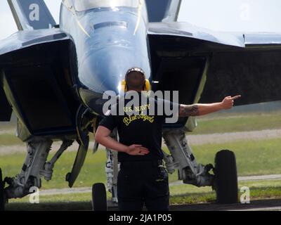 26 mai 2022, New York, New York, États-Unis : 26 mai 2022 NEW YORK - les Blue Angels arrivent pour le spectacle aérien de Bethpage Federal Credit Union à Jones Beach. Les Blue Angels arrivent à l'aéroport de Republic à Farmingdale, dans l'État de New York, pour préparer le spectacle aérien du week-end des fêtes du souvenir. Les Blue Angels est un escadron de démonstration de vol de la Marine des États-Unis. Créé en 1946, (Credit image: © Bruce Cotler/ZUMA Press Wire) Banque D'Images