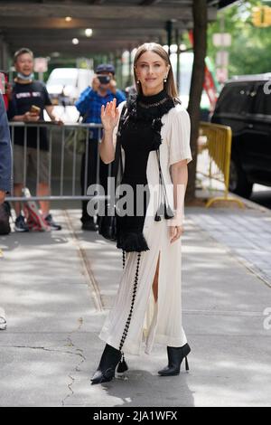 New York, NY, États-Unis. 26th mai 2022. Julianne Hough Out and about for Celebrity candids - JEU, au VIEW talk show, New York, NY 26 mai 2022. Crédit : Kristin Callahan/Everett Collection/Alay Live News Banque D'Images