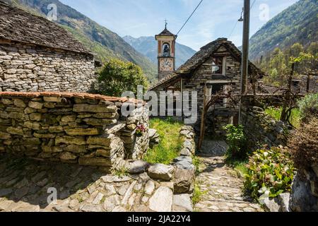 Maisons typiques en pierre de granit, Corippo, vallée de Verzasca, Valle Verzasca, Tessin, Suisse Banque D'Images