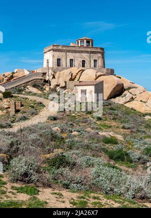 Antico Semaforo, ancien bâtiment du phare de Capo Testa, Sardaigne, Italie Banque D'Images