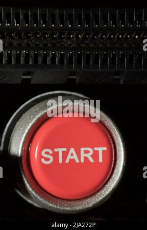 Image de symbole, bouton rouge avec l'inscription Démarrer Banque D'Images