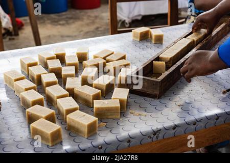 Savon, savon à mains au centre des algues, Women's Cooperative, culture des algues et production de savon, Paje, East Coast Unguja, Zanzibar, Tanzanie Banque D'Images