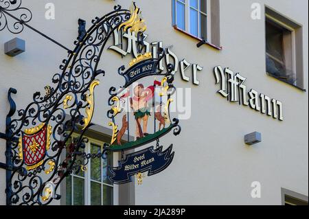 Panneau nez, Hotel Wilder Mann depuis 1632, Meersburg, Lac de Constance, Bade-Wurtemberg, Allemagne Banque D'Images