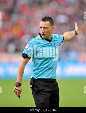 Arbitre Referee Sven Jablonski, geste, gestes, Mercedes-Benz Arena, Stuttgart, Bade-Wurtemberg, Allemagne Banque D'Images