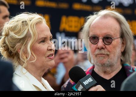 Londres, Royaume-Uni. 26 mai 2022. Agnetha Fältskog et Benny Andersson (ABBA) parlent aux médias avant la performance d'ouverture d'ABBA Voyage à l'Abba Arena de Stratford. Crédit : Stephen Chung/EMPICS/Alay Live News Banque D'Images