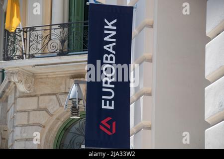 Héraklion, Grèce, 15 mai 2022, le logo de la marque « Eurobank Ergasias » devant une succursale d'Héraklion Banque D'Images