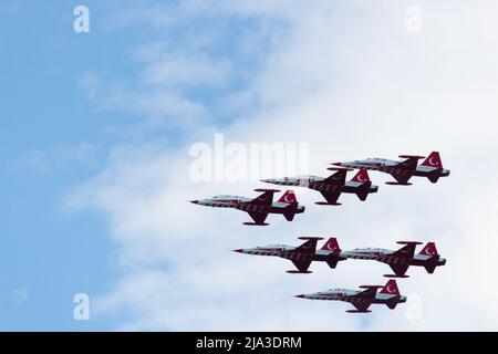 Équipe de démonstration aérobie de la Force aérienne turque sur le ciel de Bakou - Azerbaïdjan. Technofest Days à Bakou. 26 mai 2022 Banque D'Images