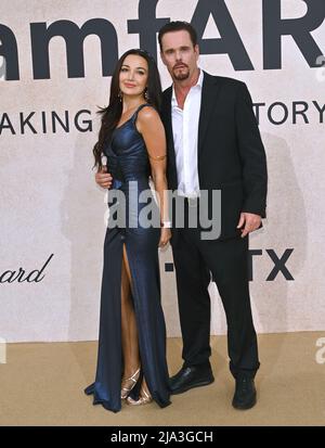 Cannes, France. 26th mai 2022. CANNES, FRANCE. 25 mai 2022 : Kevin Dillon et Amy May au Gala amfAR 2022 de Cannes au Festival de Cannes 75th. Crédit photo : Paul Smith/Alamy Live News Banque D'Images