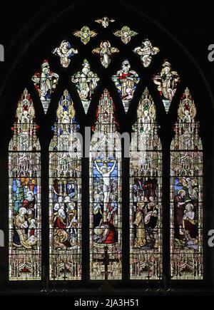 Vitraux de Percy Bacon & Brothers représentant des scènes de la vie du Christ, de l'église St James, de Hanslope, de Buckinghamshire Banque D'Images