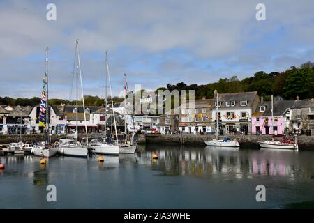 Bateaux à voile amarrés à Padstow Harbour Cornwall Angleterre royaume-uni Banque D'Images