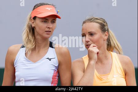 La Belge Maryna Zanevska et la Belge Kimberley Zimmermann photographiés lors d'un match de tennis contre Krawczyk - Dutch Demi Schuurs des États-Unis, au deuxième tour Banque D'Images