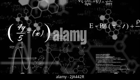 Image des équations mathématiques et du traitement des données sur fond noir Banque D'Images