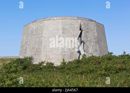 Sébastopol, Crimée, Russie - 28 juillet 2021 : Panthéon de la mémoire dans le complexe historique et commémoratif 35th batterie côtière dans la ville héro de Sébasto Banque D'Images