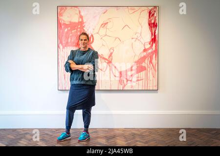 L'artiste Tracey Emin et une pièce intitulée « Wet », qui fait partie de son premier spectacle écossais depuis 2008, « I Lay here for You », qui se déroule du 28 mai au 30 septembre 2022 à Jupiter Artland, Wilkieston, Édimbourg. L'exposition présente une toute nouvelle œuvre de l'artiste qui réfléchit à la possibilité de l'amour après la difficulté. Emin a également dévoilé une sculpture en bronze de six mètres que je vous ai présentée, comme la dernière œuvre permanente dans le parc de sculptures. Sitée personnellement par l'artiste dans une ancienne plantation de hêtre, la figure féminine plus grande que nature moulée en bronze à partir d'une version en argile moulée par l'artiste, Banque D'Images