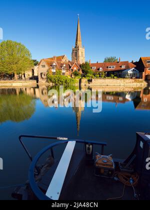 Le quai de Saint Helen est un point de beauté réputé sur la Tamise, juste en amont du pont médiéval d'Abingdon-on-Thames; le Saint connu de l'époque saxonne Banque D'Images