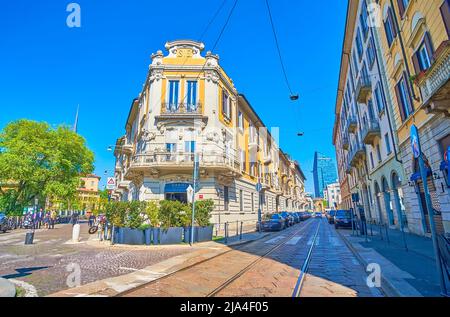 MILAN, ITALIE - 5 AVRIL 2022 : le bâtiment pittoresque de la via San Marco dans le quartier de Brera, le 5 avril à Milan, Italie Banque D'Images