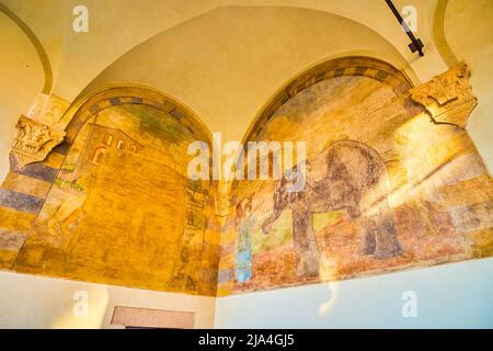 MILAN, ITALIE - 5 AVRIL 2022 : les fresques historiques sur les murs de la résidence Dukes dans le château de Sforza, le 5 avril à Milan, Italie Banque D'Images