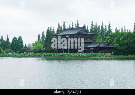 Zhenjiang, Chine. 12 août 2017. Wang Renkan Memorial Hall situé dans la zone pittoresque du temple de jinshan dans la province de zhenjiang en chine jiangsu sur un plus Banque D'Images