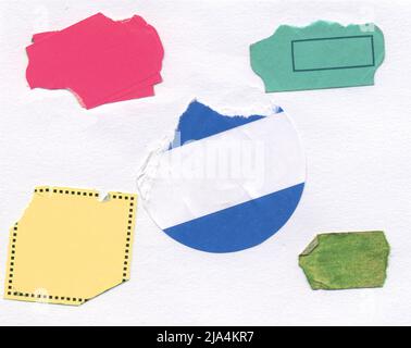 jeu d'autocollants de prix adhésifs vierges, étiquettes de prix multicolores, avec espace de copie gratuit, isolés sur fond blanc Banque D'Images