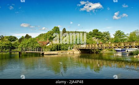 PORT MEADOW OXFORD LE PONT MÉTALLIQUE AU-DESSUS DE LA TAMISE Banque D'Images