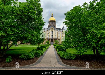 South Bend, Indiana, États-Unis. 26th mai 2022. Le Dôme d'Or au sommet du bâtiment principal de l'Université notre Dame (photo : © Walter G. Arce Sr./ZUMA Press Wire) Banque D'Images