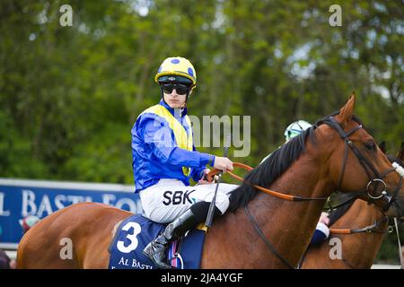 Jockey Richard Kingcote sur Desert Crown aux courses de York. Banque D'Images