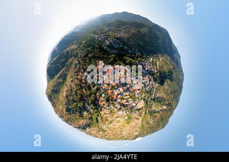 Vue aérienne du village de Foini. District de Limassol, Chypre. Panorama sphérique Banque D'Images