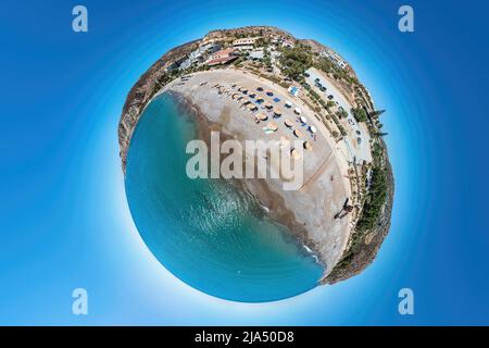 Panorama sphérique de la plage de Pissouri. District de Limassol, Chypre Banque D'Images