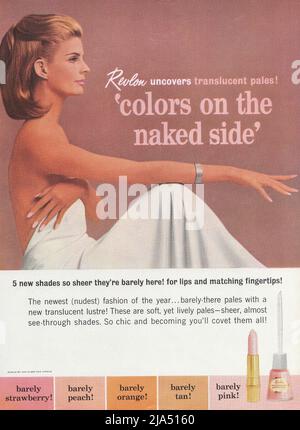 Revlon rouge à lèvres et vernis à ongles Revlon vernis à ongles vintage papier annonce publicitaire 1960s 1970s bijoux par Van Cleef et Arpels Banque D'Images