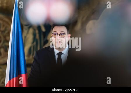 Prague, République tchèque. 27th mai 2022. Le ministre tchèque des Affaires étrangères, Jan Lipavsky, a été vu lors d'une conférence de presse commune à Prague. Liz Truss, ministre britannique des Affaires étrangères, du Commonwealth et du développement, a visité la République tchèque et rencontré le ministre tchèque des Affaires étrangères, Jan Lipavsky. Crédit : SOPA Images Limited/Alamy Live News Banque D'Images