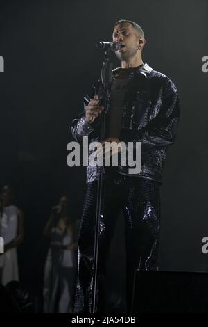 25 mai 2022, Padoue, Italie: Alessandro Mahmoud, connu professionnellement sous le nom de Mahmood, est un chanteur-compositeur italien. Il s'est élevé à l'importance après avoir concourir sur la sixième saison de la version italienne de X Factor. Il a remporté deux fois le Festival de musique de Sanremo, en 2019 avec la chanson 'soldi' et en 2022 avec Blanco avec la chanson ''Brividi''. Ses victoires de Sanremo lui ont permis de représenter l'Italie au Concours Eurovision de la chanson dans ces années respectives, finissant en deuxième place en 2019 et en sixième place en 2022 en tant que participant hôte.[1][2][3]..Mahmood a sorti deux albums studio, GioventÃ¹ br Banque D'Images