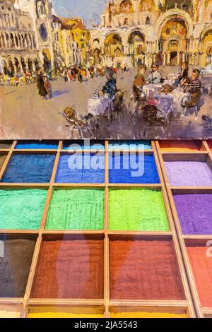 Pigments de couleur naturelle avec peinture dans un magasin. Venise, Italie, Banque D'Images