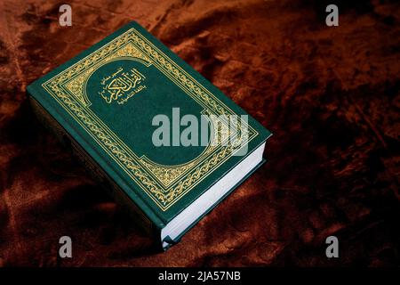 Concept islamique - le Saint Al Quran (livre Saint des musulmans). Banque D'Images